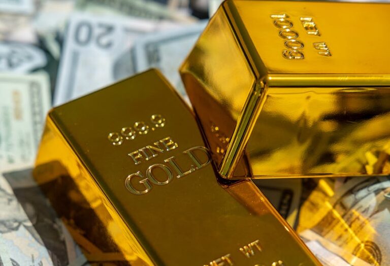 Gold price and weakening dollar